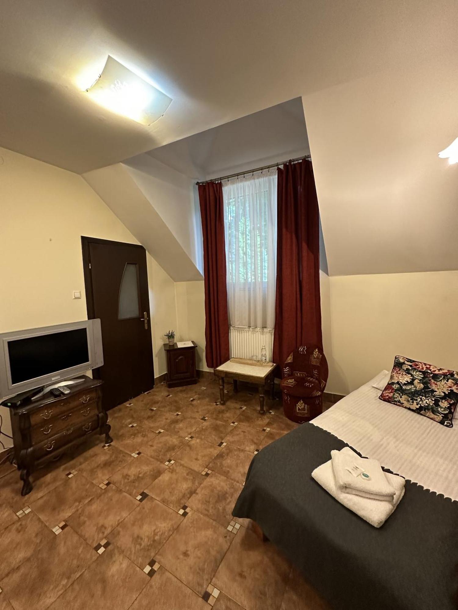 Palac Tarnowskich Hotel & Restauracja & Spa Ostrowiec Świętokrzyski Dış mekan fotoğraf